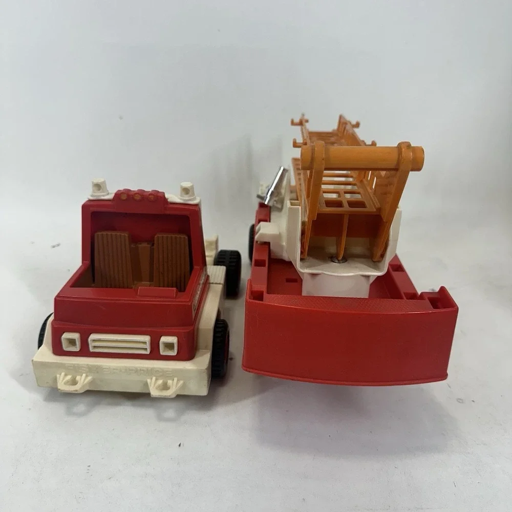 Fisher-Price Husky Helper Hook & Ladder FIRE TRUCK #319 Vintage 1978